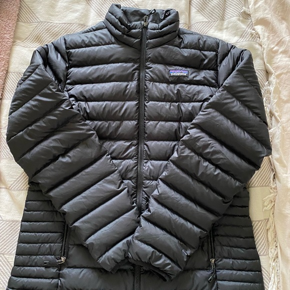 Patagonia Jackets & Blazers - Womens black Patagonia down sweater
